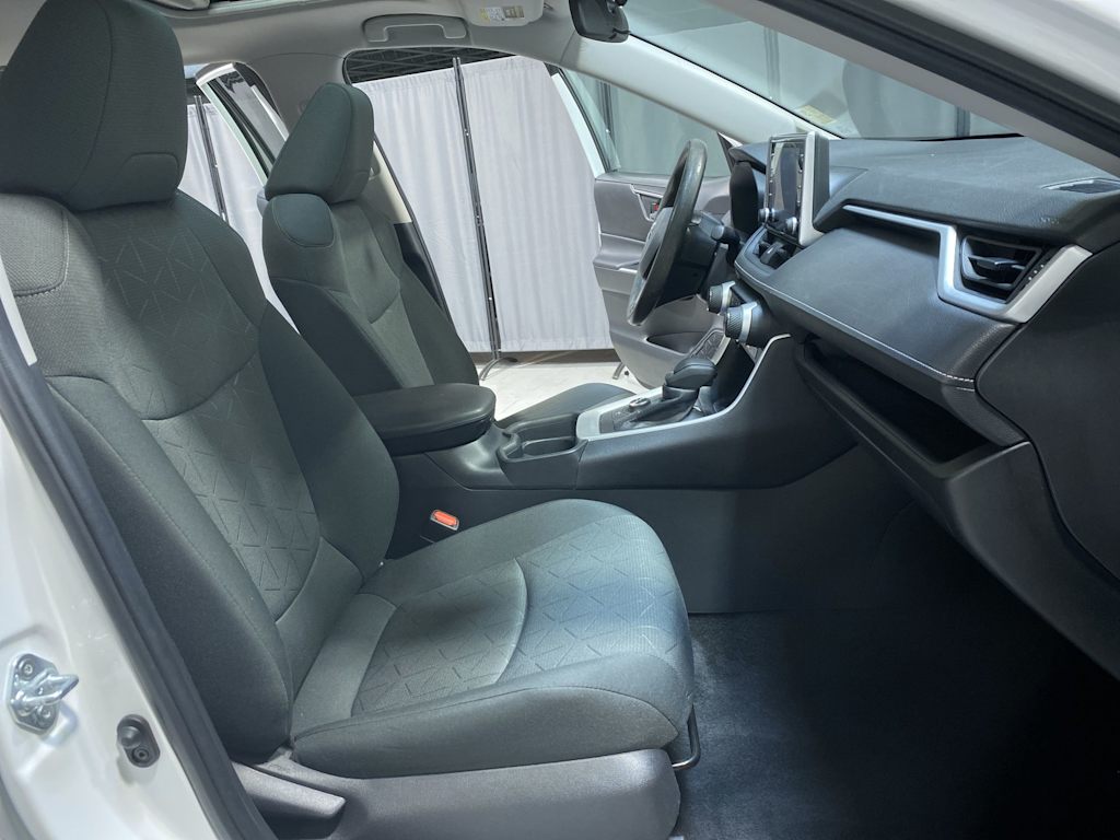 Thumbnail: 2021 Toyota RAV4 - 20