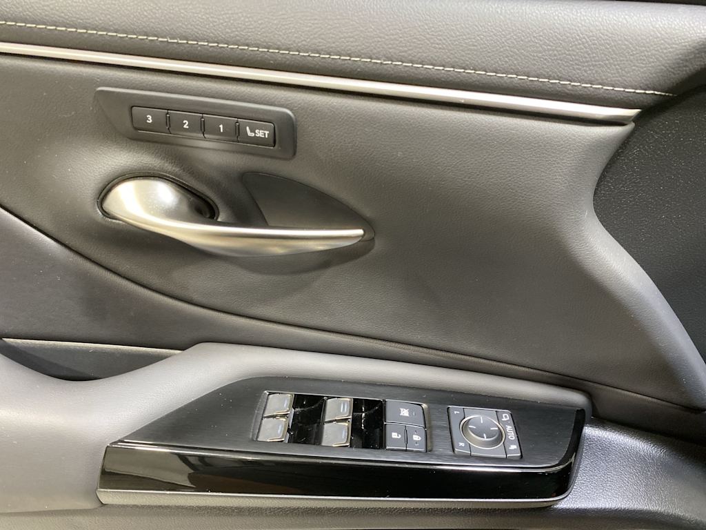 Thumbnail: 2024 Lexus ES - 23