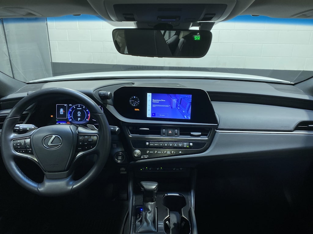 Thumbnail: 2024 Lexus ES - 2