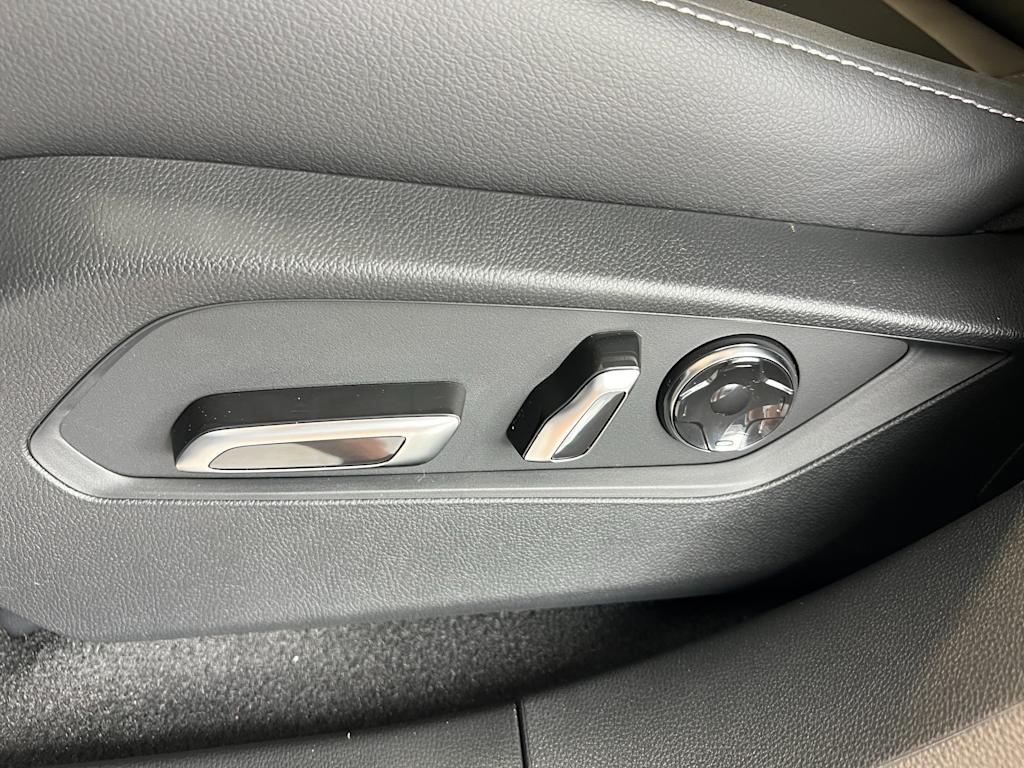 Thumbnail: 2025 Acura RDX - 24