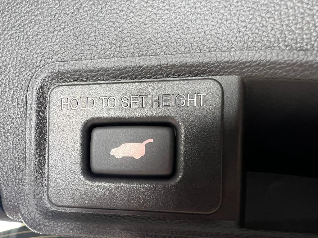 Thumbnail: 2025 Acura RDX - 30