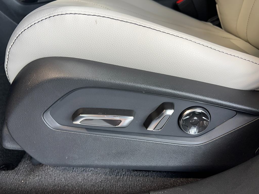 Thumbnail: 2025 Acura RDX - 24