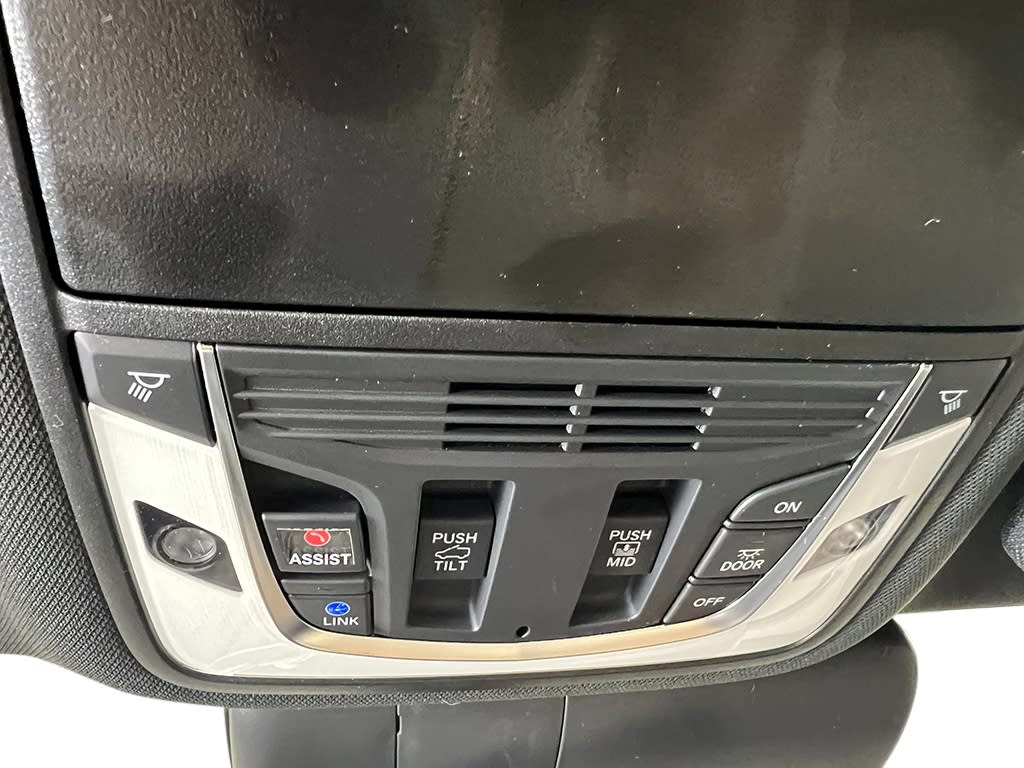 Thumbnail: 2025 Acura RDX - 27