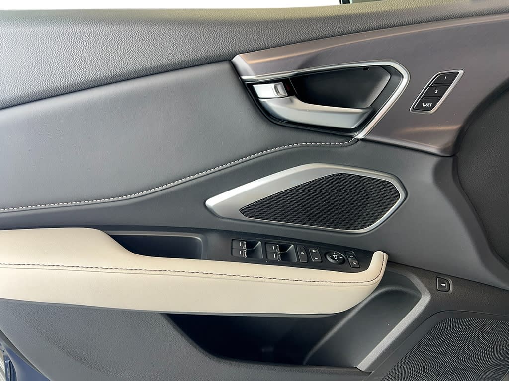 Thumbnail: 2025 Acura RDX - 25