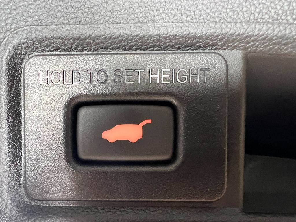 Thumbnail: 2025 Acura RDX - 30