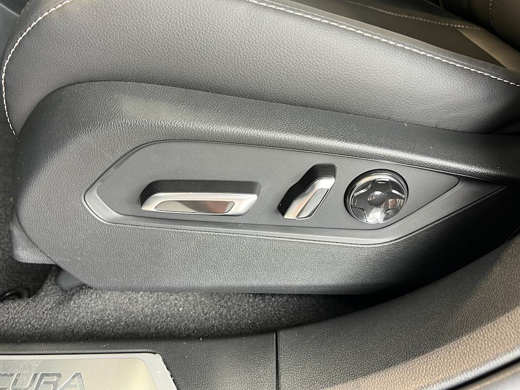 Thumbnail: 2025 Acura RDX - 24