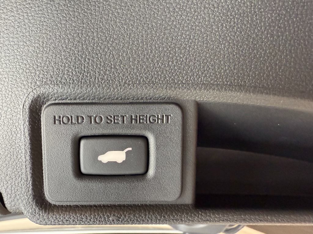 Thumbnail: 2025 Acura RDX - 32