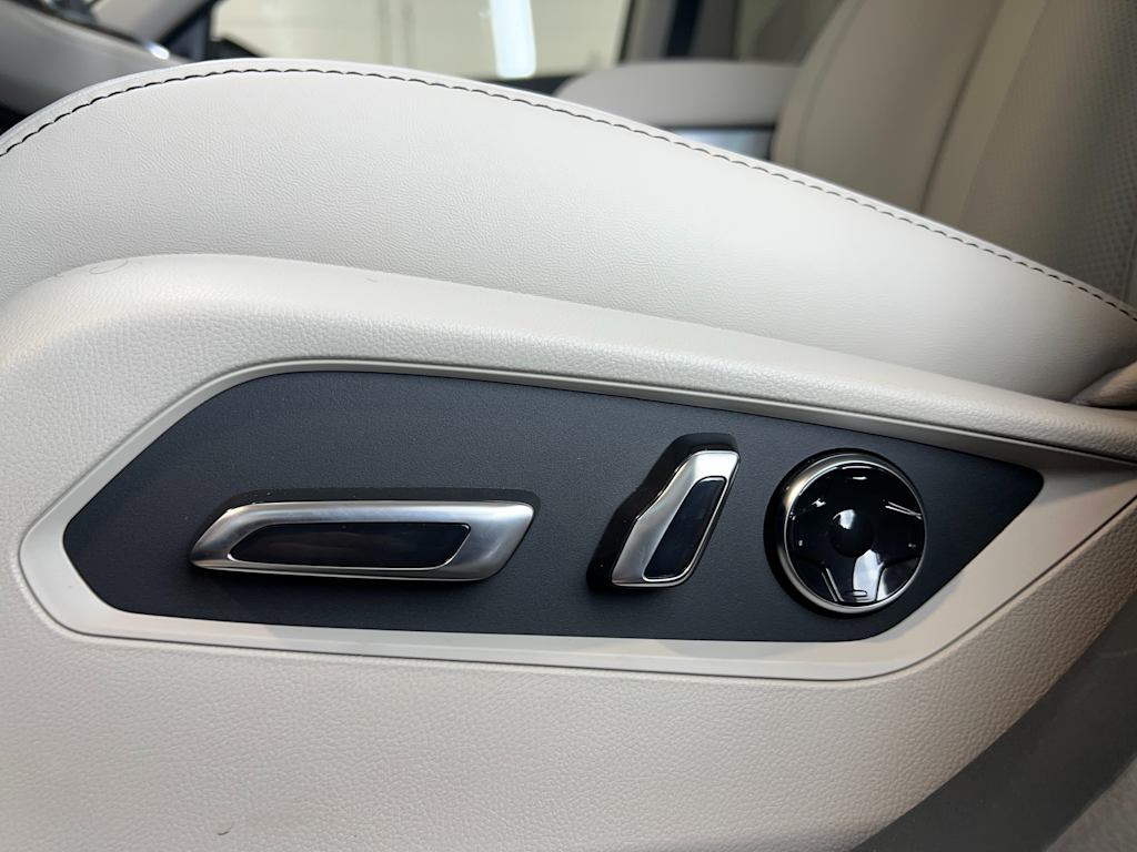 Thumbnail: 2025 Acura RDX - 24