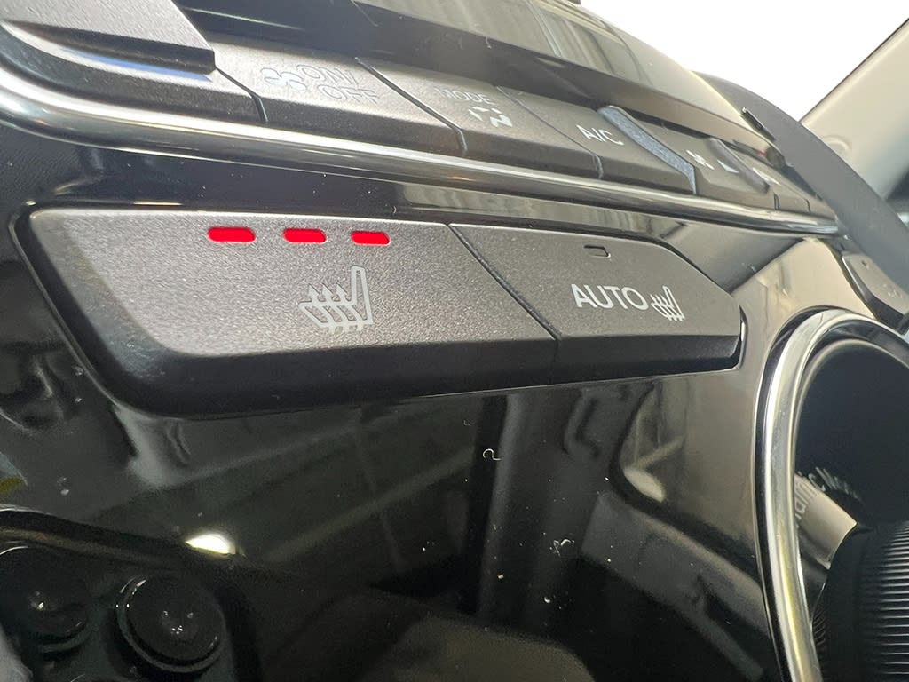 Thumbnail: 2025 Acura RDX - 25