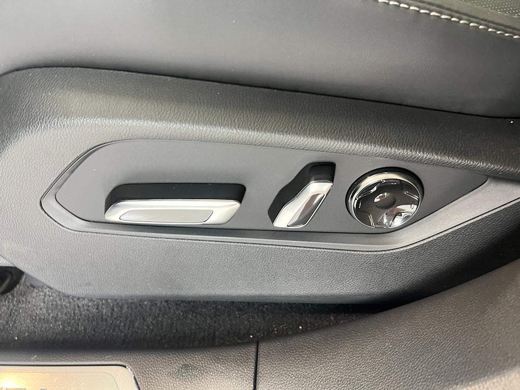 Thumbnail: 2025 Acura RDX - 24