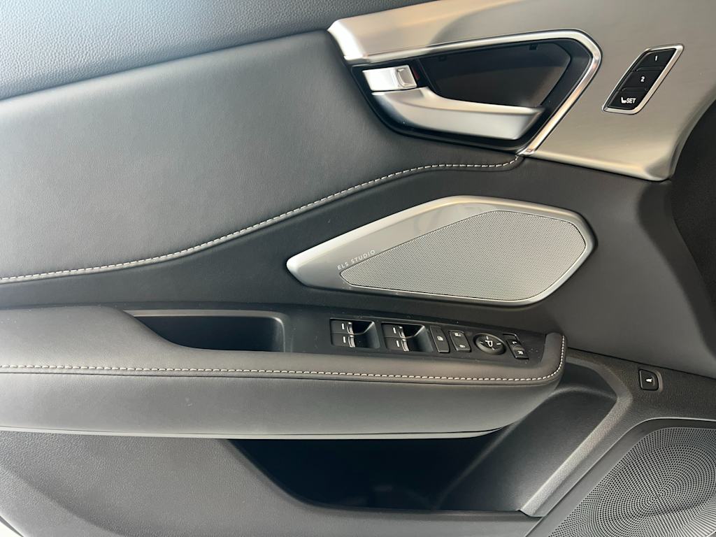 Thumbnail: 2025 Acura RDX - 26