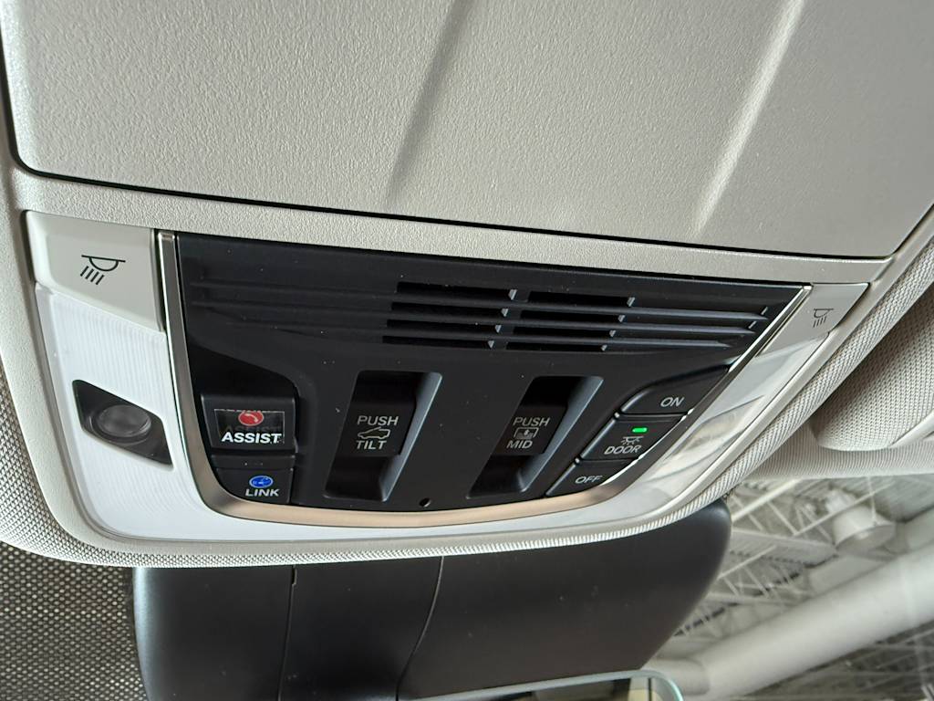 Thumbnail: 2025 Acura RDX - 29