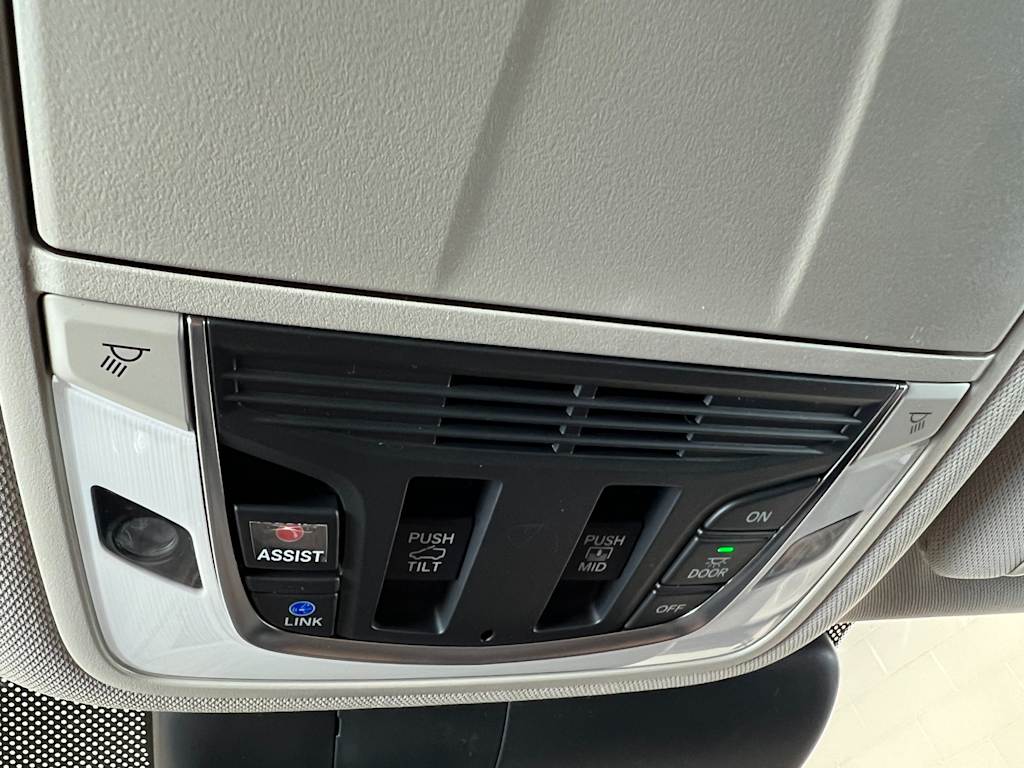 Thumbnail: 2025 Acura RDX - 30