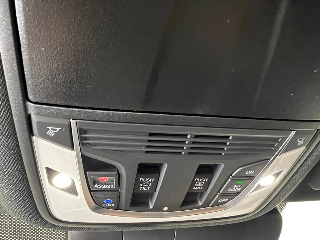 Thumbnail: 2025 Acura RDX - 30