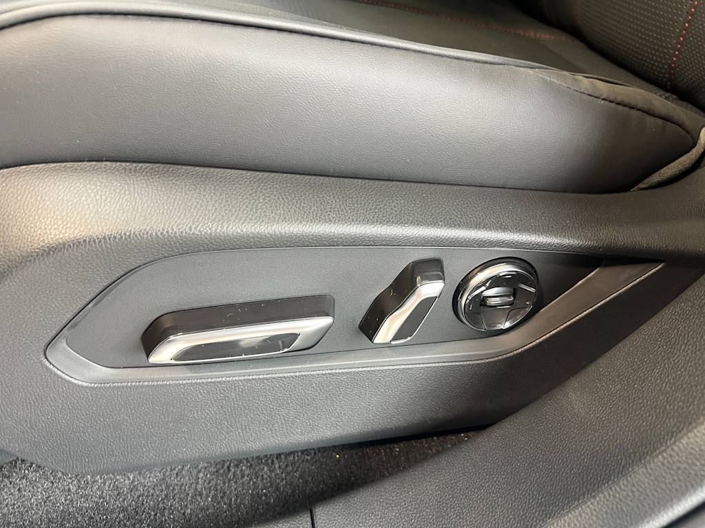 Thumbnail: 2025 Acura RDX - 25