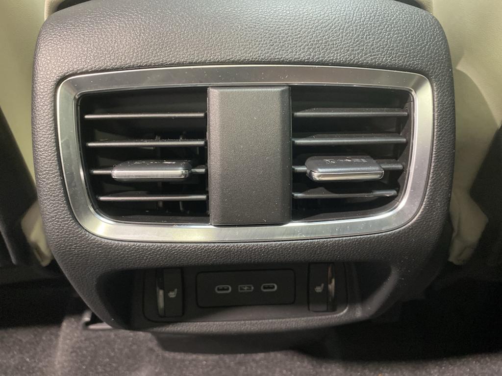 Thumbnail: 2025 Acura RDX - 25