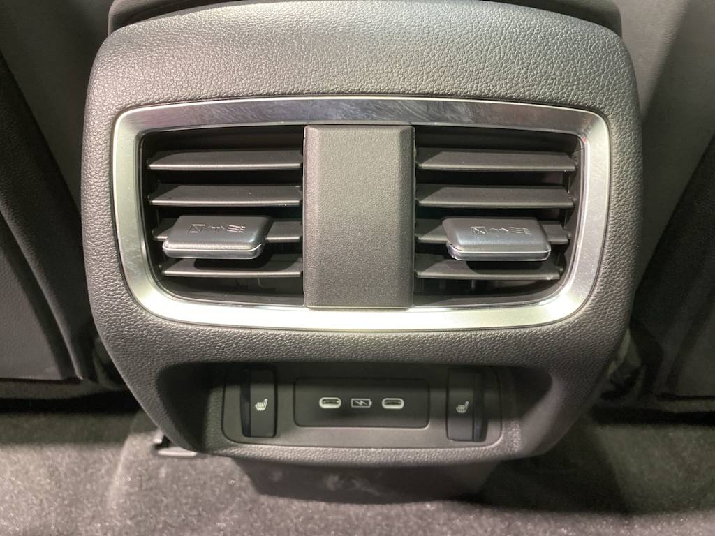 Thumbnail: 2025 Acura RDX - 25