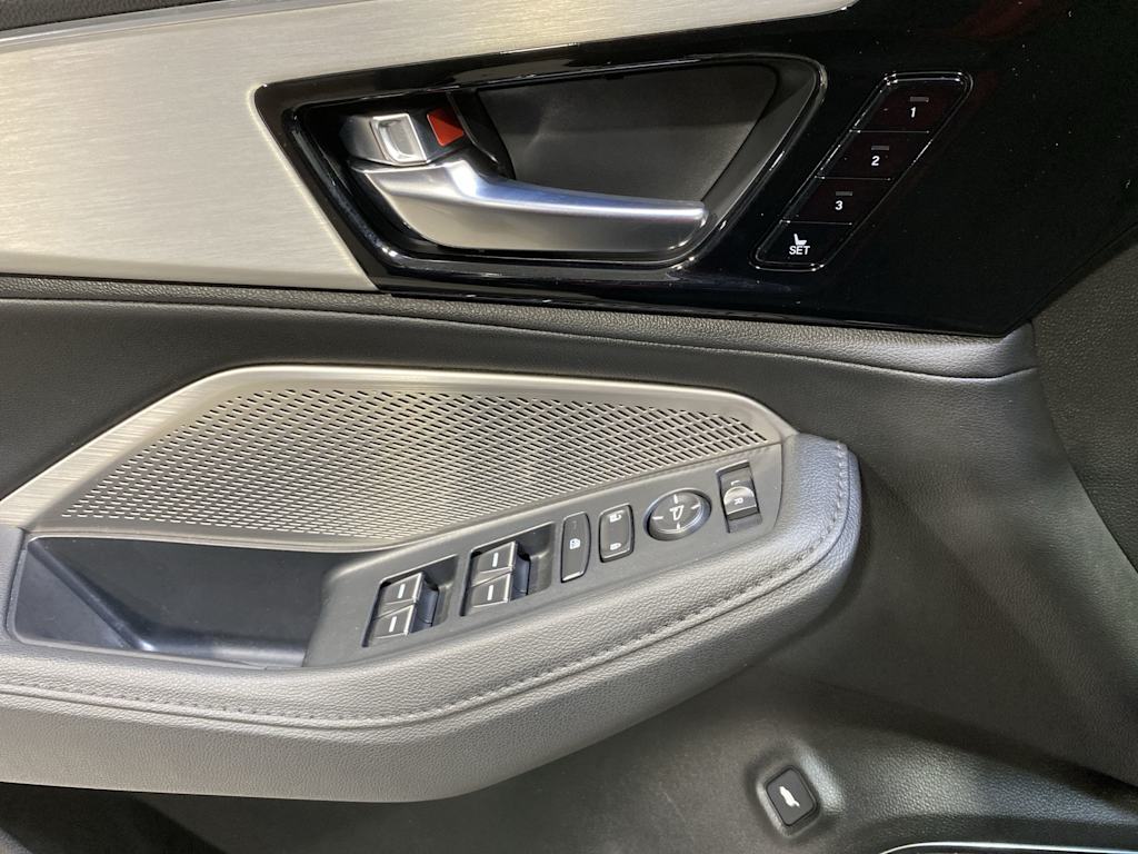 Thumbnail: 2024 Acura MDX - 22