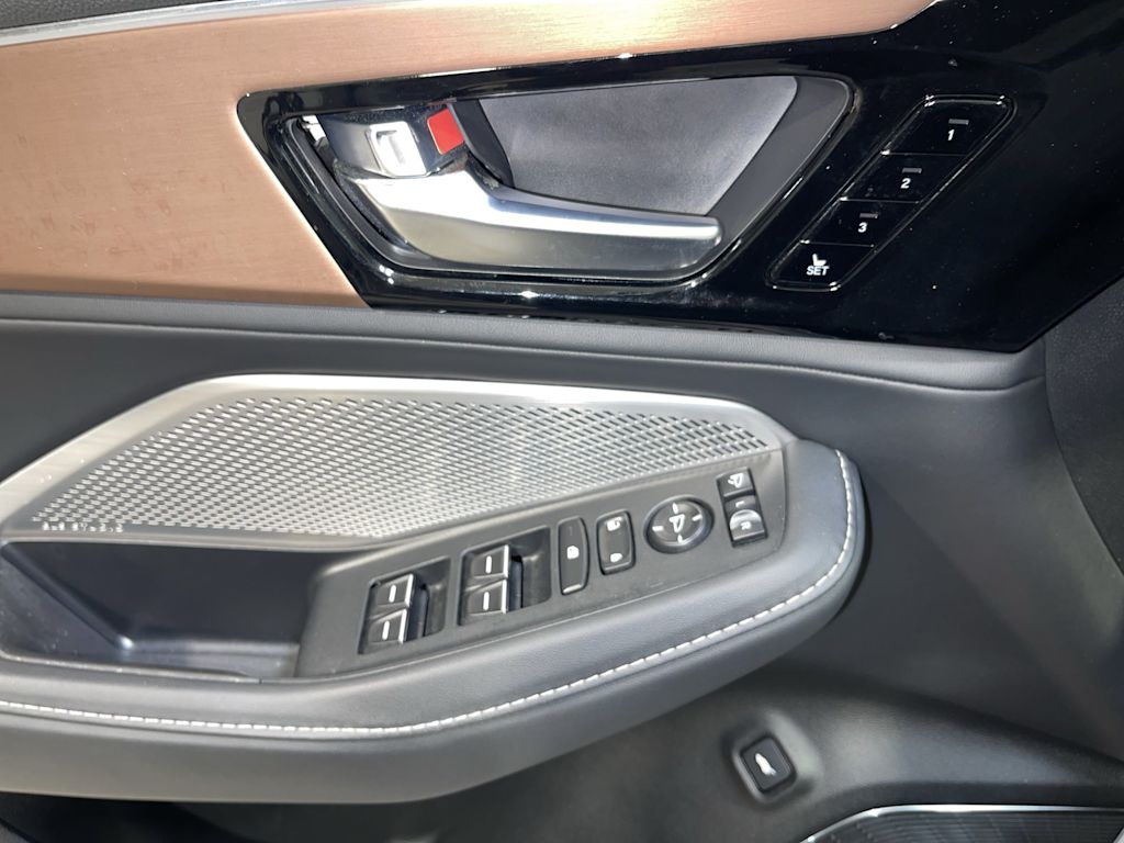 Thumbnail: 2022 Acura MDX - 22