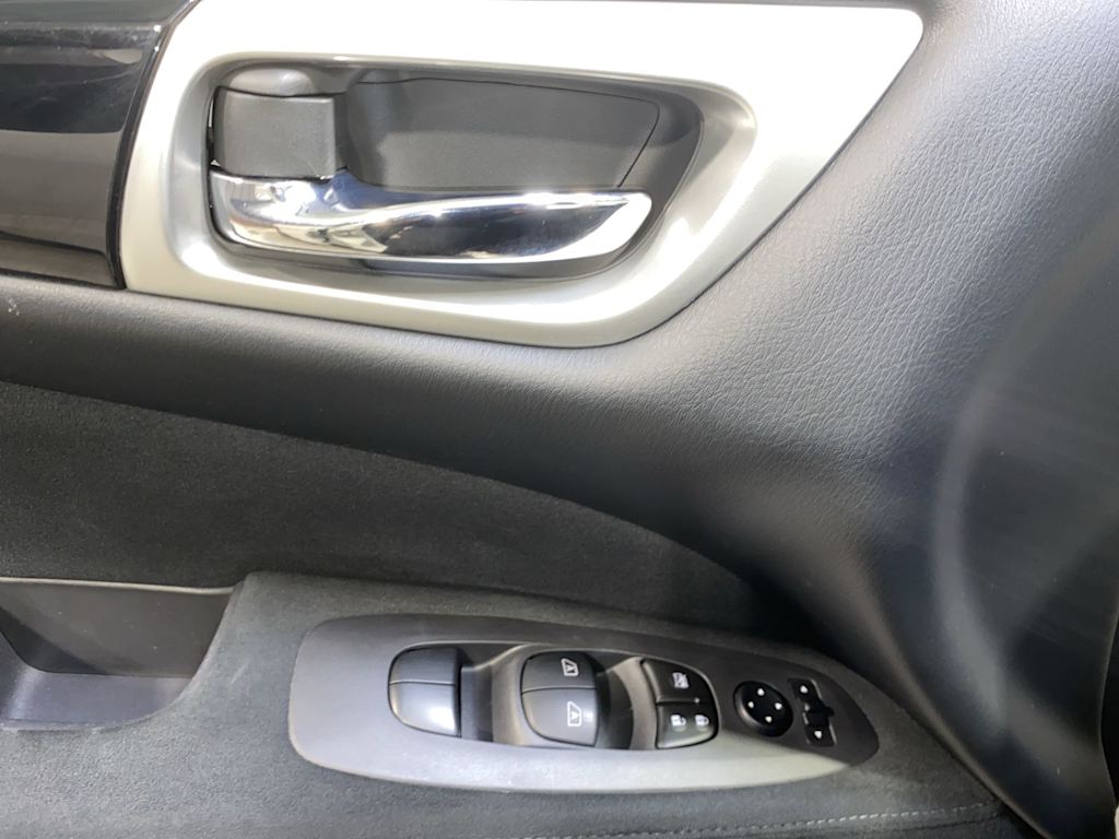Thumbnail: 2015 Nissan Pathfinder - 23