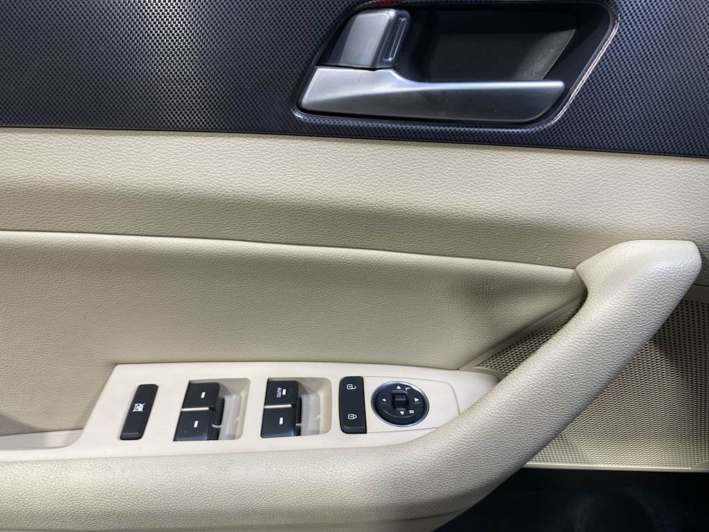 Thumbnail: 2015 Hyundai Sonata - 23