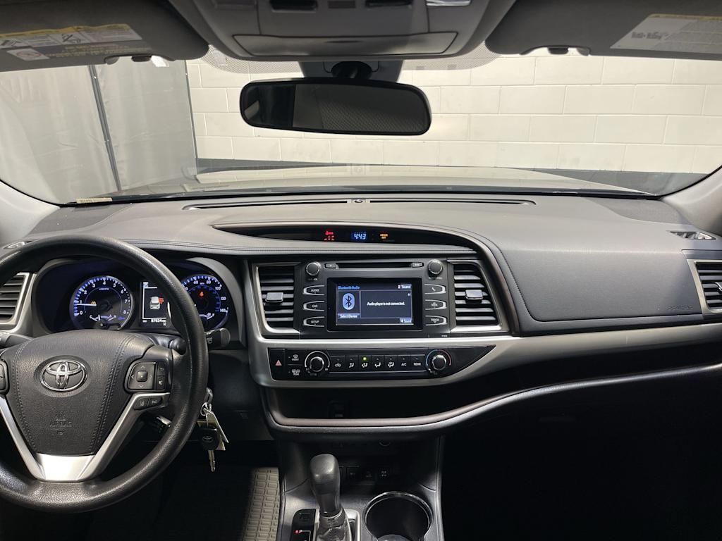 Thumbnail: 2019 Toyota Highlander - 2