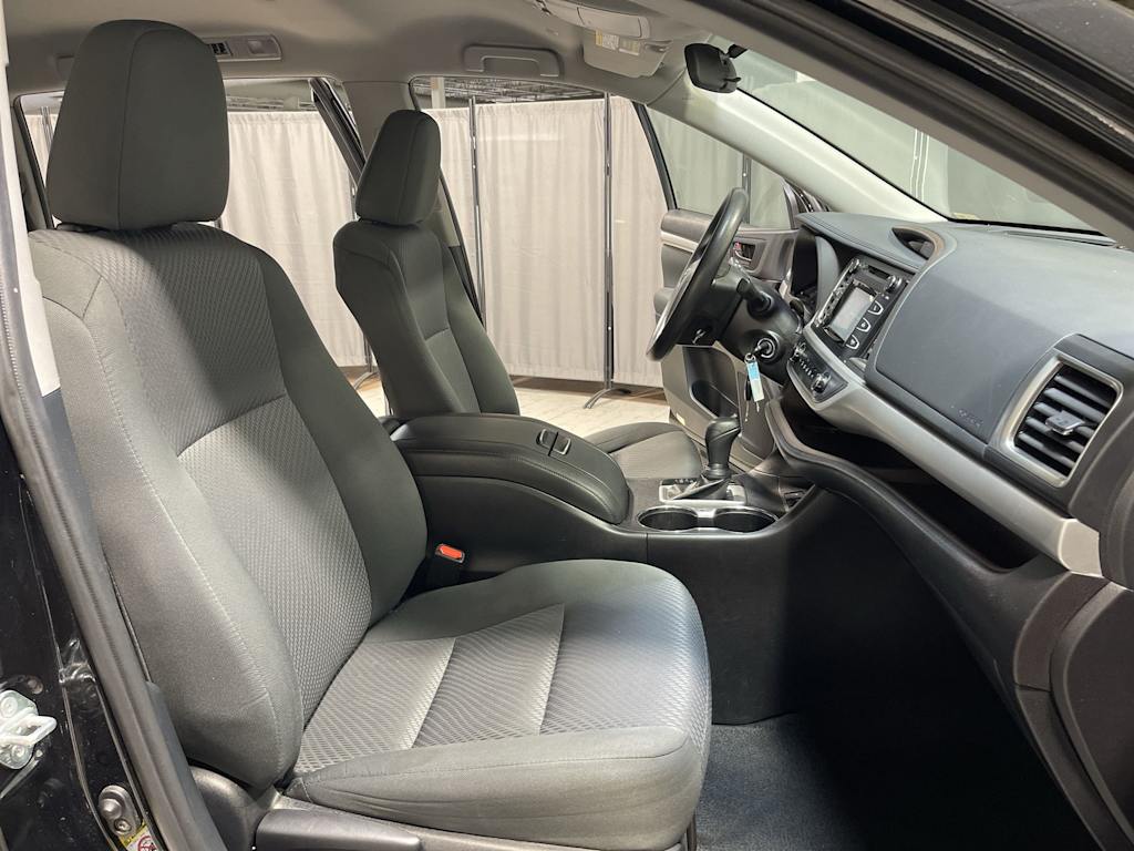 Thumbnail: 2019 Toyota Highlander - 21