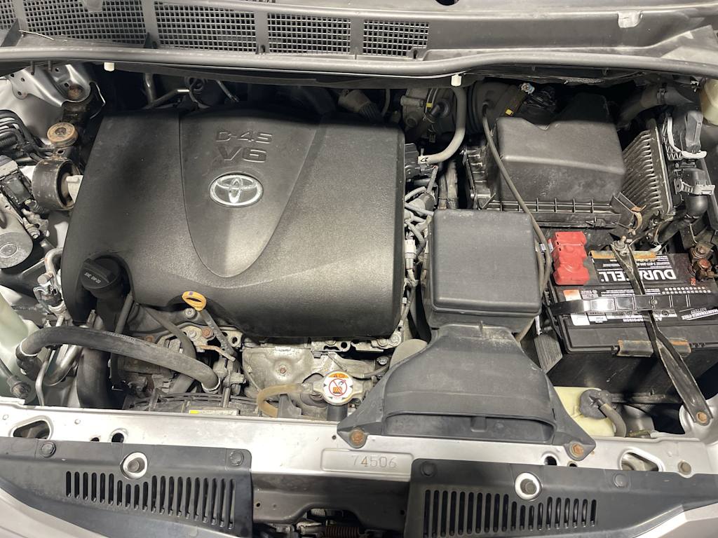 Thumbnail: 2017 Toyota Sienna - 9