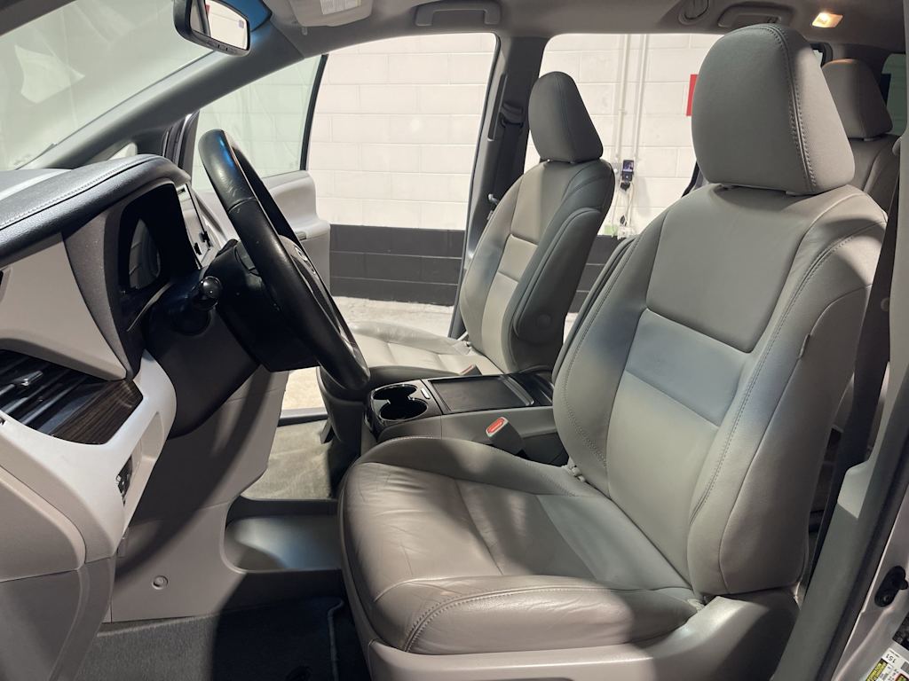Thumbnail: 2017 Toyota Sienna - 12