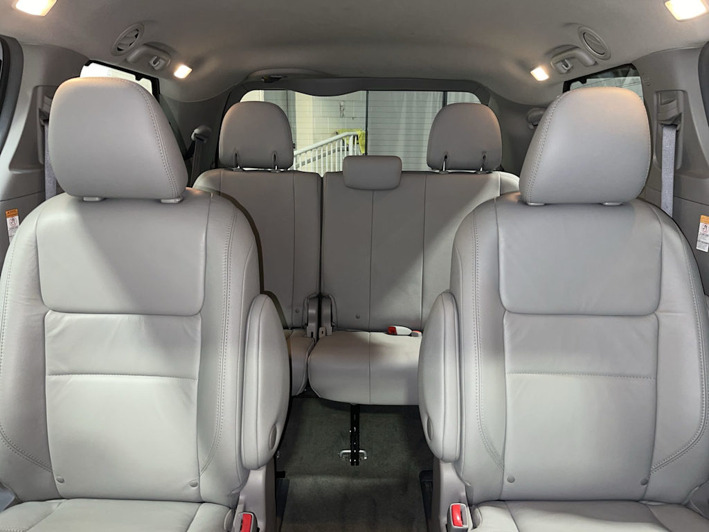Thumbnail: 2017 Toyota Sienna - 22