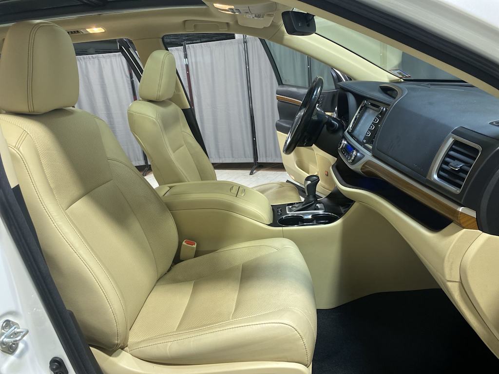 Thumbnail: 2018 Toyota Highlander - 20