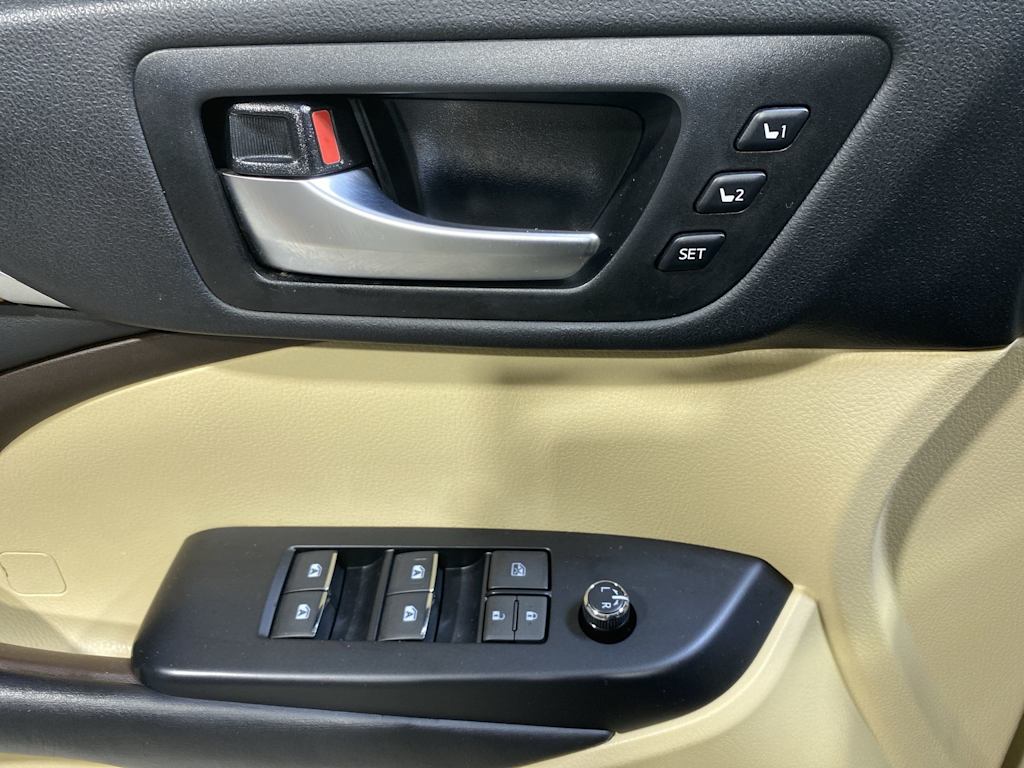 Thumbnail: 2018 Toyota Highlander - 23