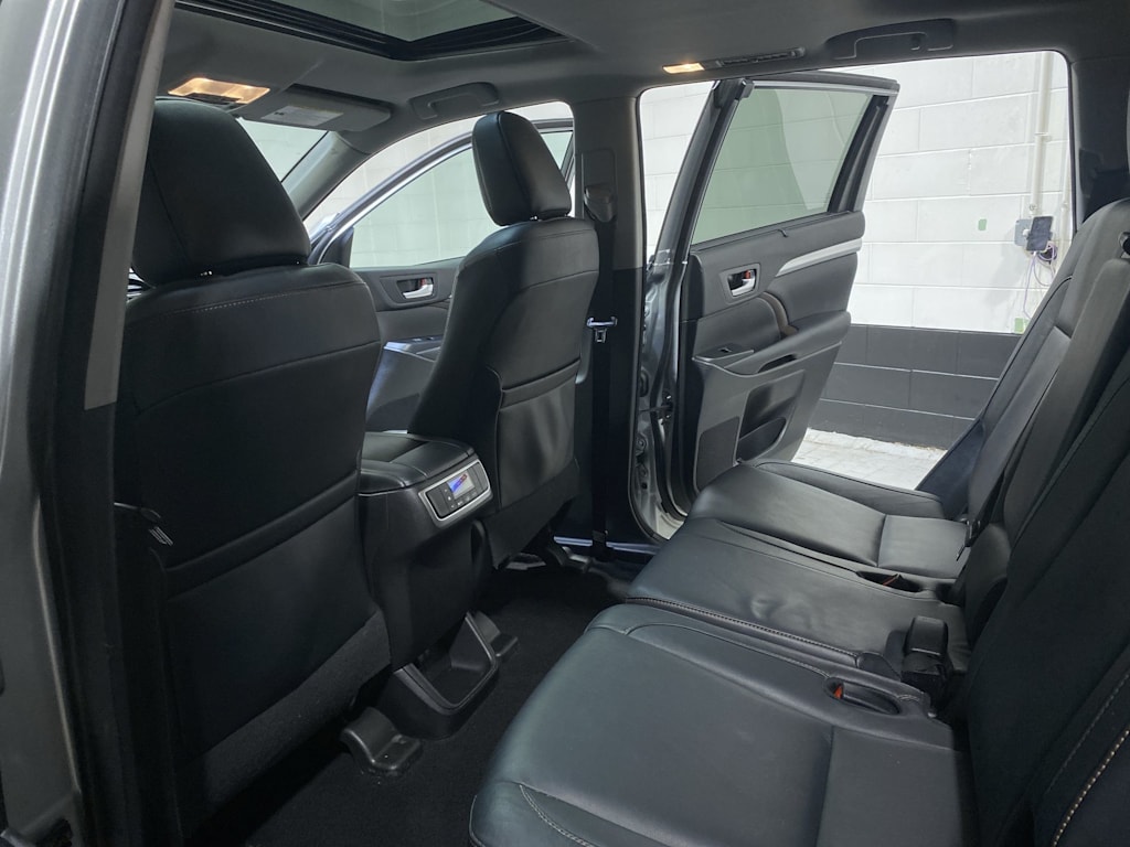 Thumbnail: 2017 Toyota Highlander - 13