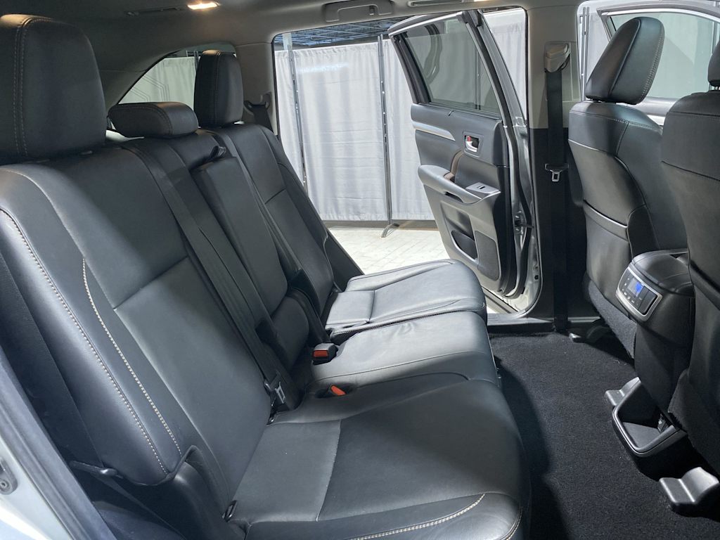 Thumbnail: 2017 Toyota Highlander - 20