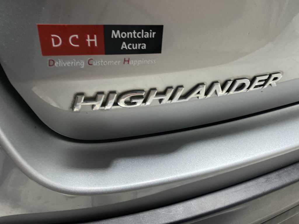 Thumbnail: 2017 Toyota Highlander - 7