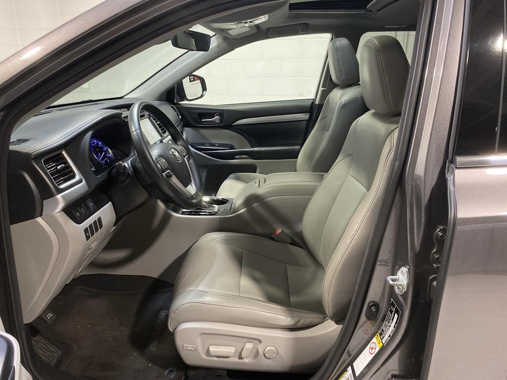 Thumbnail: 2018 Toyota Highlander - 11
