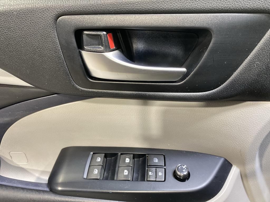 Thumbnail: 2018 Toyota Highlander - 23