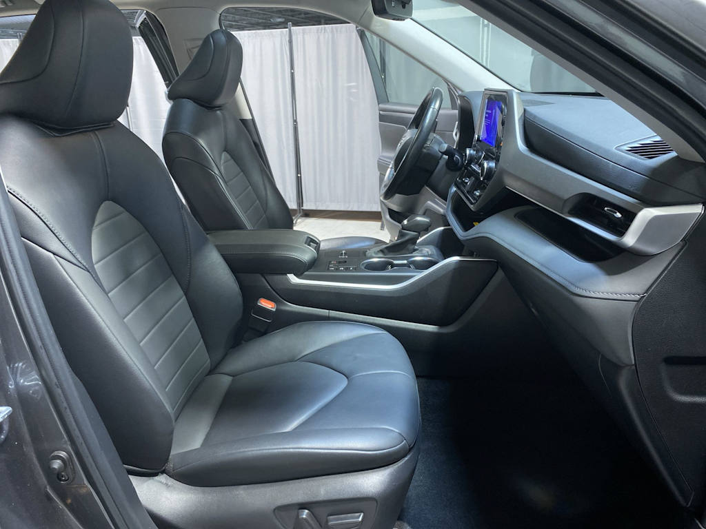 Thumbnail: 2024 Toyota Highlander - 21