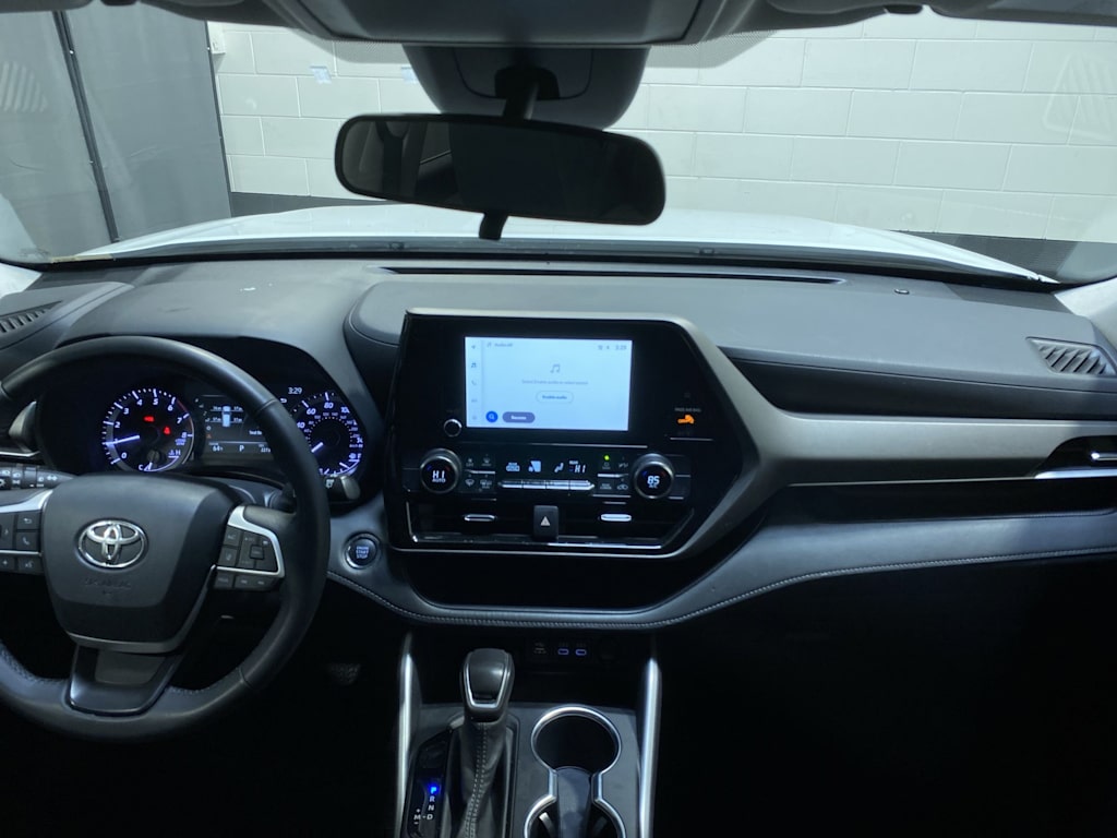 Thumbnail: 2023 Toyota Highlander - 2