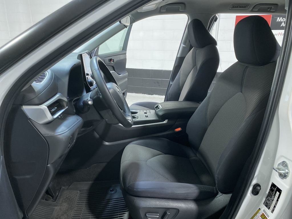 Thumbnail: 2023 Toyota Highlander - 12