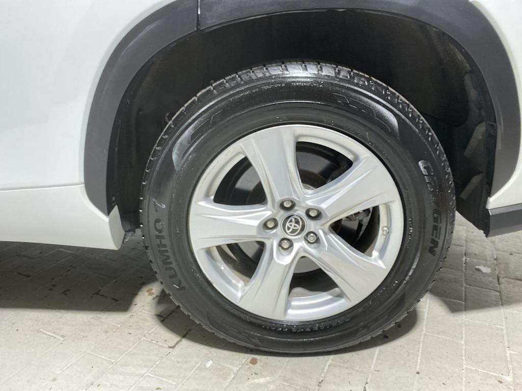 Thumbnail: 2023 Toyota Highlander - 8