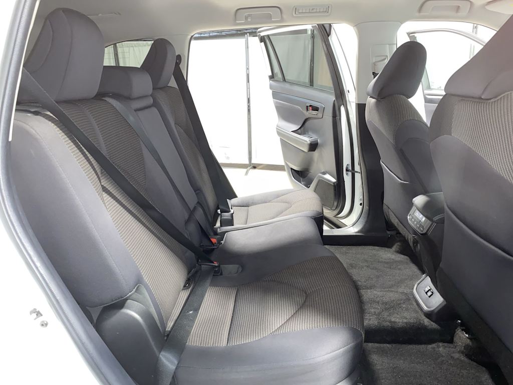 Thumbnail: 2023 Toyota Highlander - 20