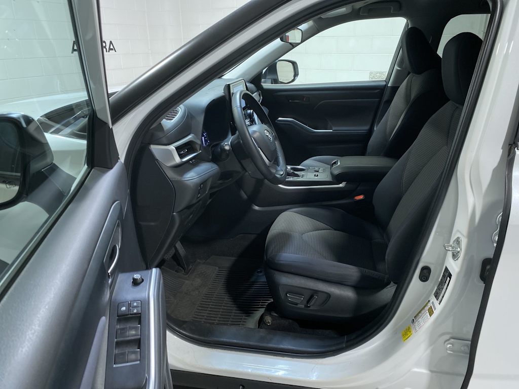 Thumbnail: 2023 Toyota Highlander - 11