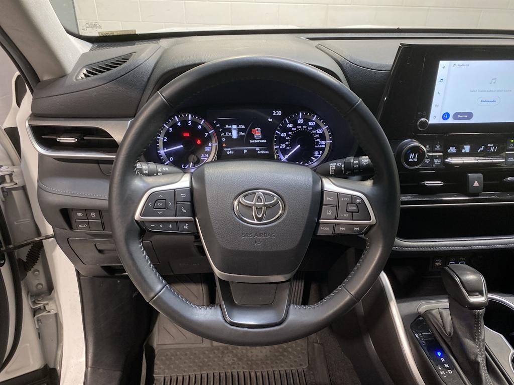 Thumbnail: 2023 Toyota Highlander - 10