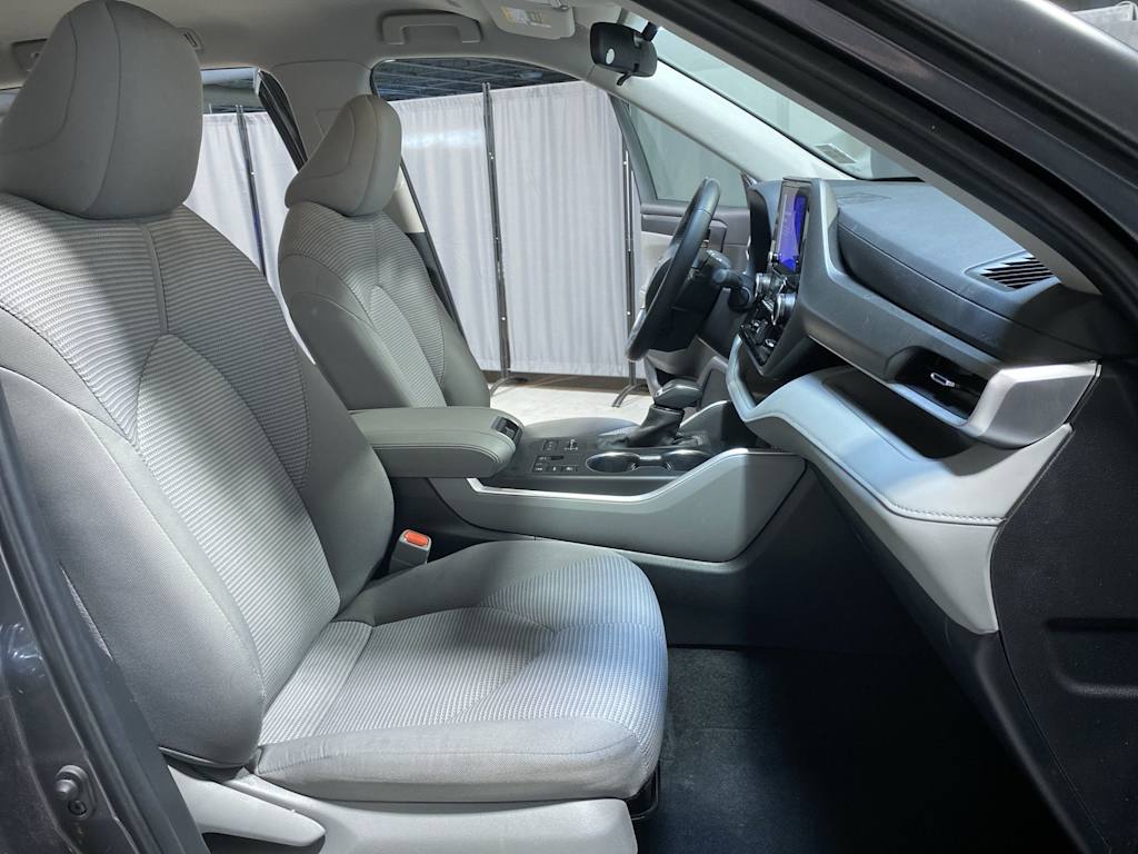 Thumbnail: 2024 Toyota Highlander - 20