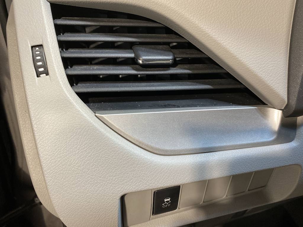 Thumbnail: 2015 Toyota Sienna - 24