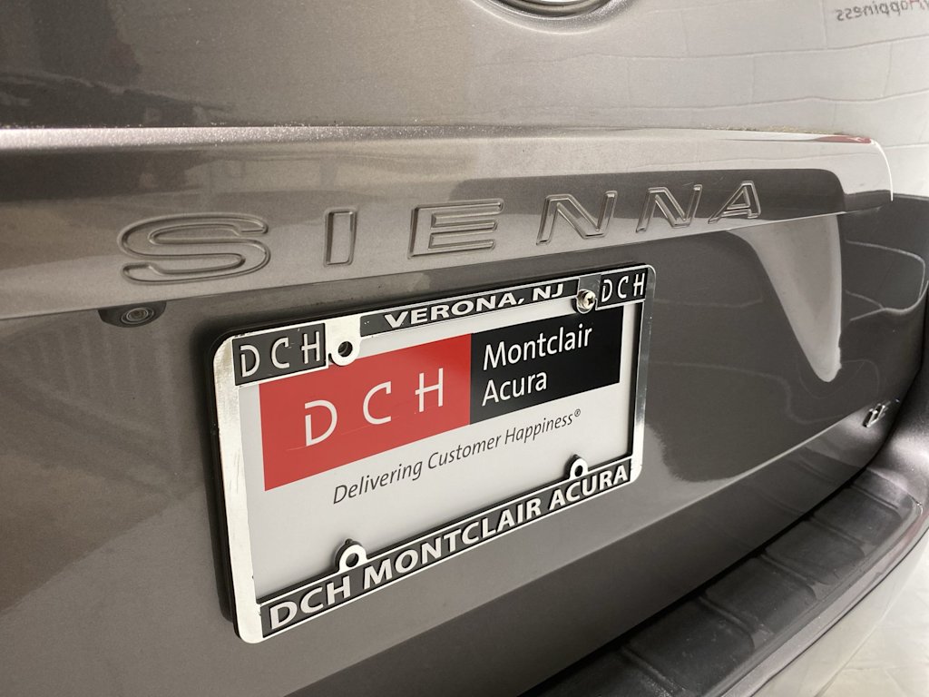 Thumbnail: 2015 Toyota Sienna - 7