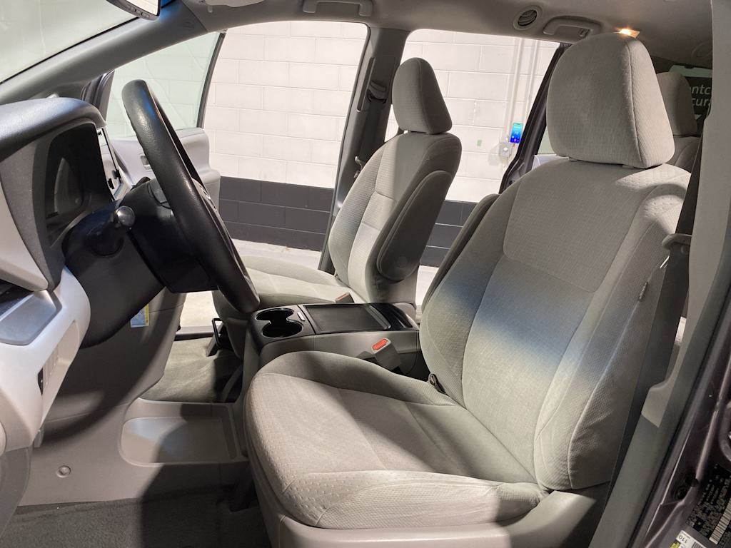Thumbnail: 2015 Toyota Sienna - 12