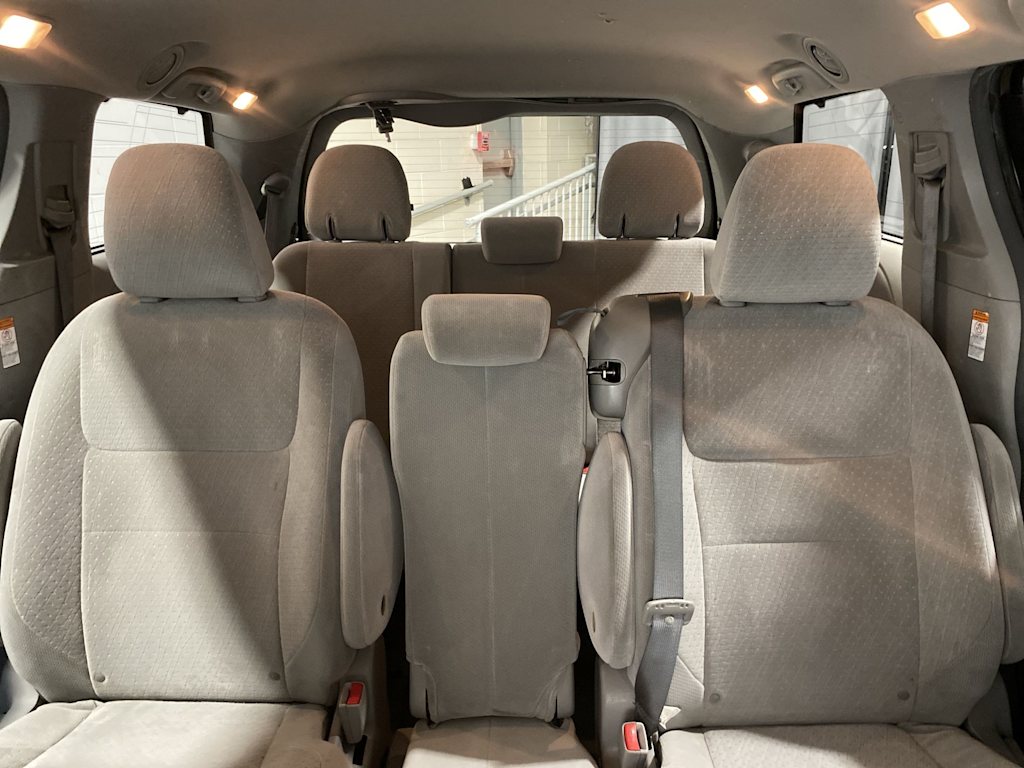 Thumbnail: 2015 Toyota Sienna - 22