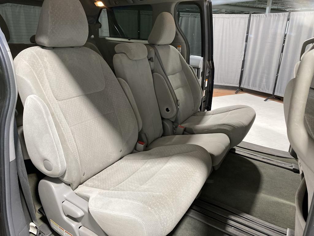 Thumbnail: 2015 Toyota Sienna - 19